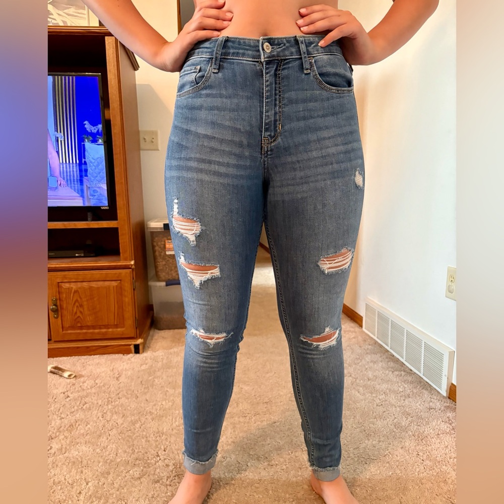 Hollister High-Rise Super Skinny Classic Stretch Women’s Ripped Jeans, Size 7R
